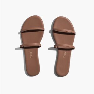 NWT TKEES Gemma Sandals